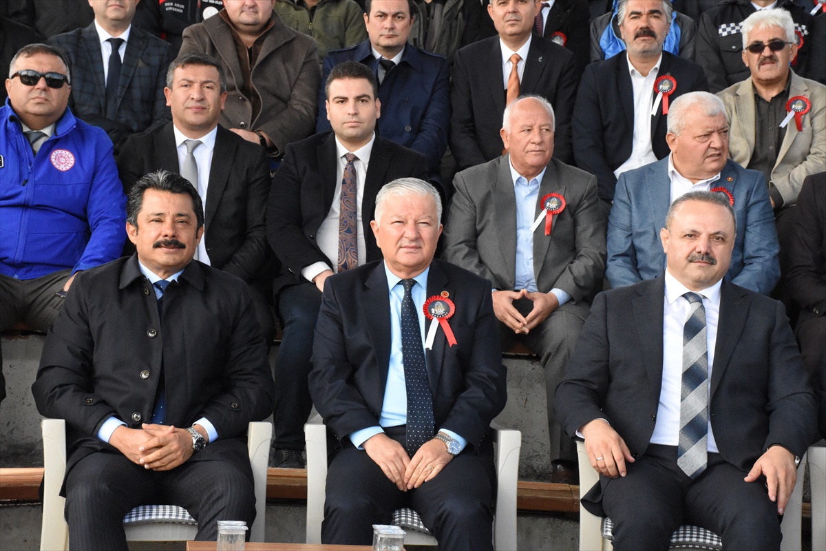 Aksaray ve Kırşehir Valilikleri, Yunus Emre\'yi Ortaköy\'deki anıt mezarında andı