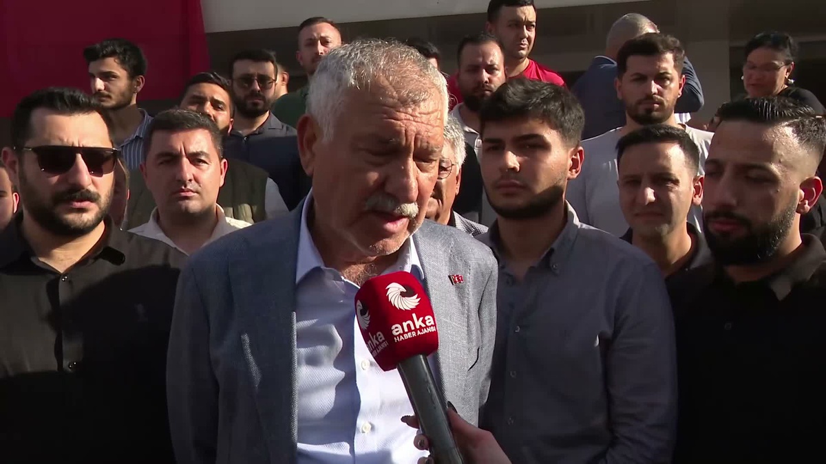 Zeydan Karalar, Mersin operasyonunda başkanların masumiyetine inandığını söyledi.