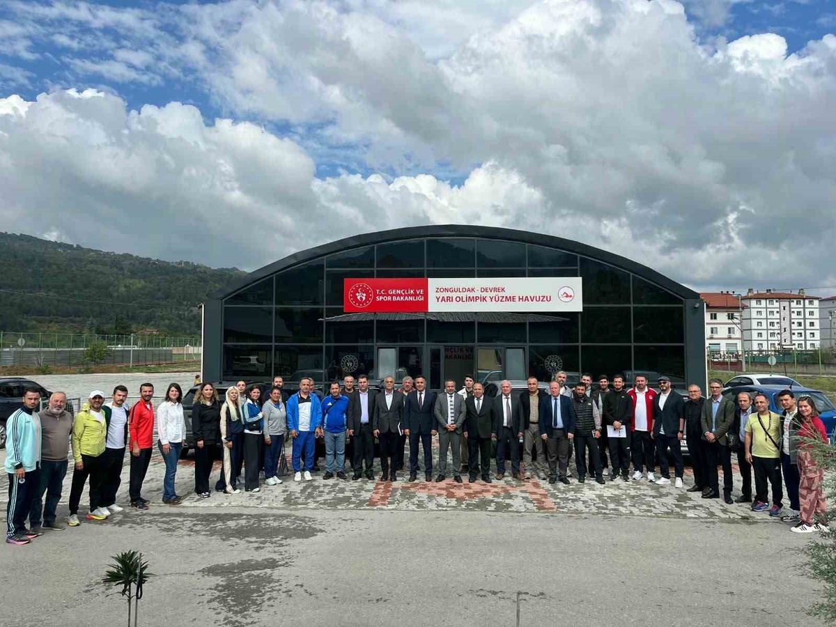 Devrek\'te düzenlenen okul sporları toplantısında 2026-2027 sezonu ele alındı