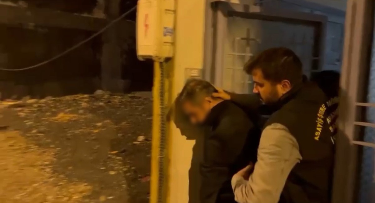 15 yıl hapis cezası olan firari, 9 yıl saklandıktan sonra Bağcılar\'da yakalandı