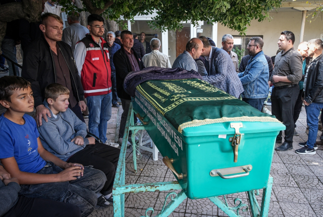 Babaya en acı veda! Yaşar'ın gözyaşları yürek yaktı