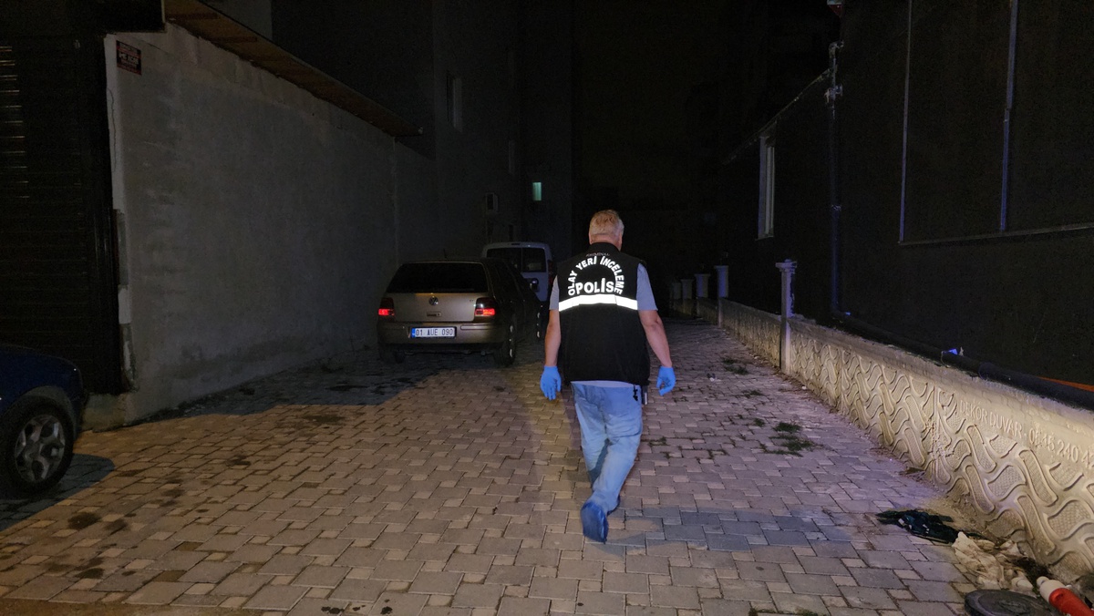Sevgilisinin eski kocası gelince Özhan Ö., Adana Sarıçam\'da 3. kattan düşerek öldü