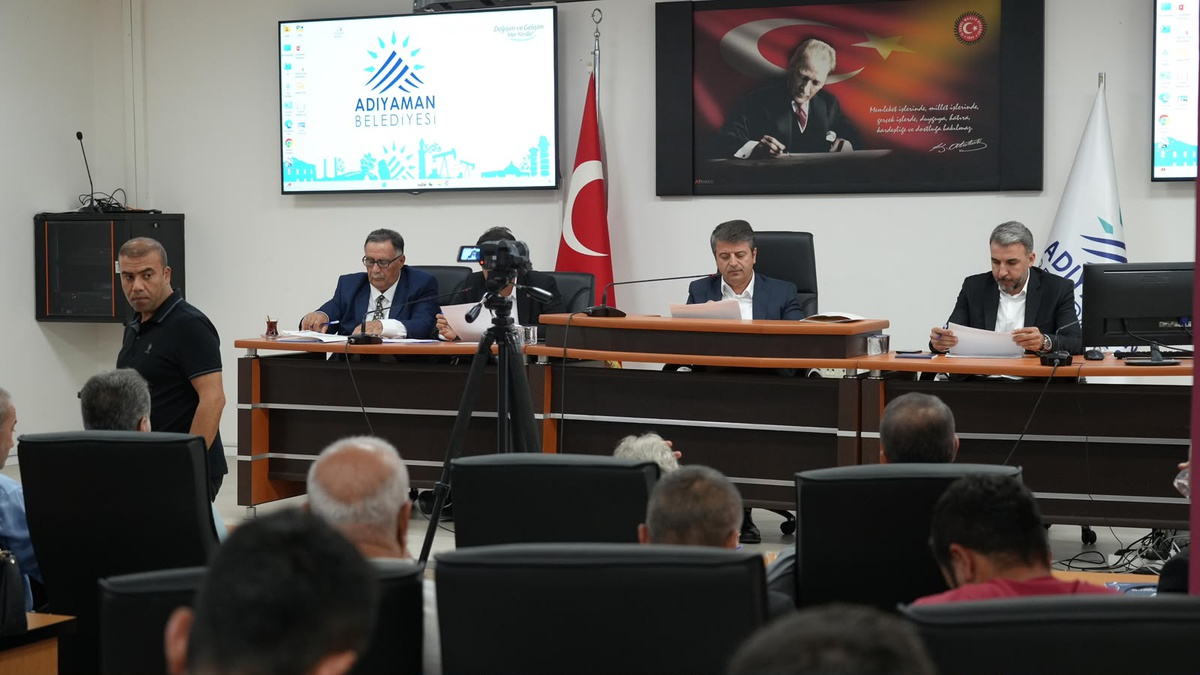 Adıyaman Belediye Meclisi\'nde 12 madde karara bağlandı, 9\'u komisyonlara gönderildi