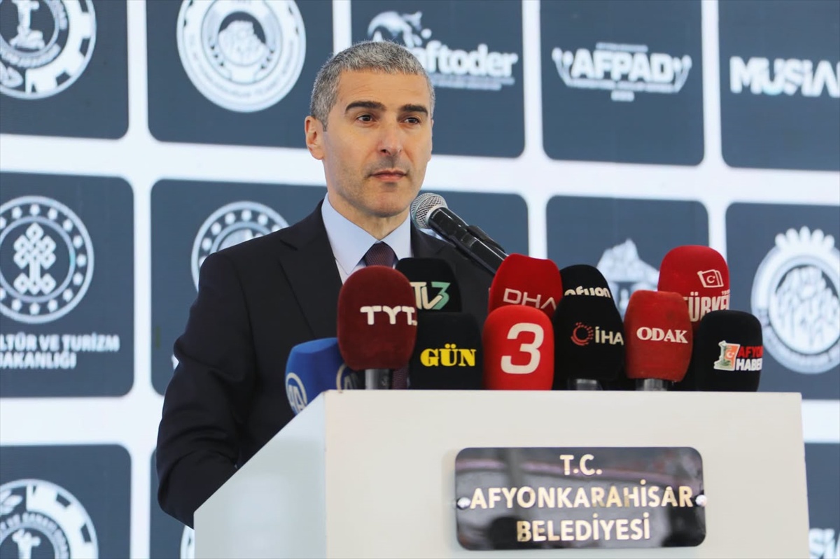 Gastro Afyon\'da 247 metre 68 santimetrelik sofra Guinness rekoru kırdı