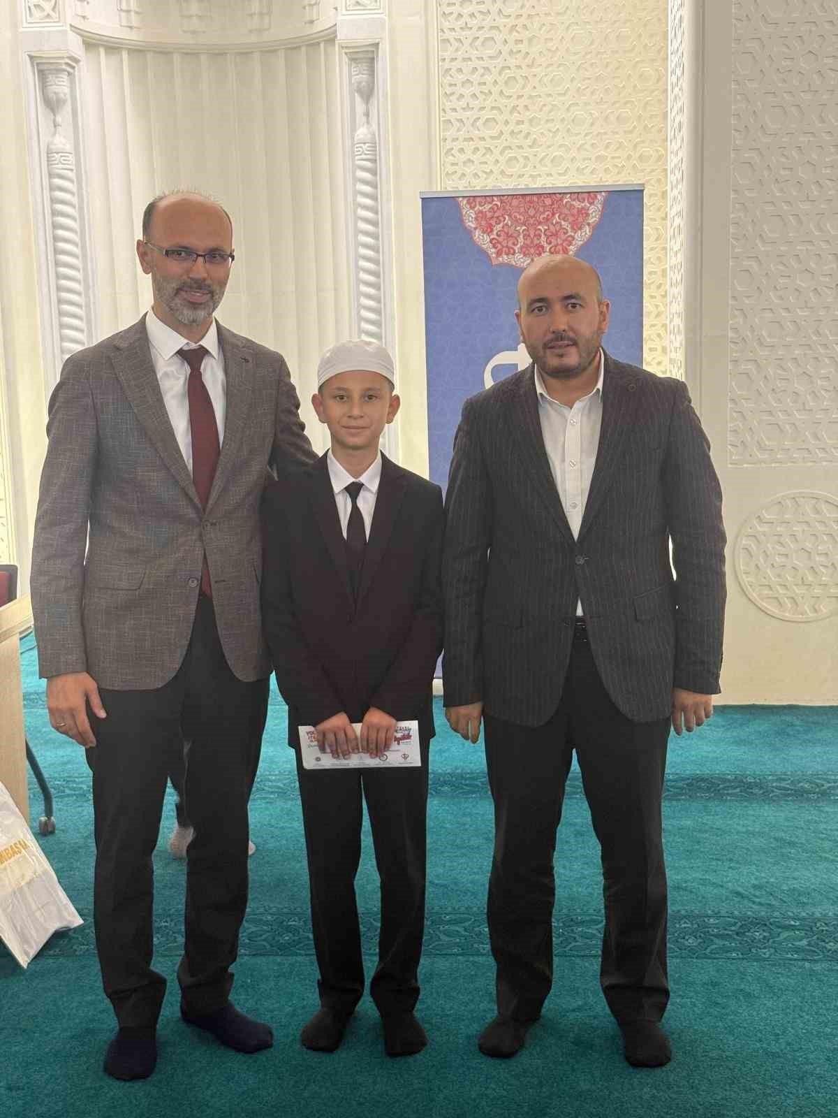 Erkmen Hafızlık Kursu öğrencisi Ahmet Çakır, Kur\'an yarışmasında Ege ikincisi oldu