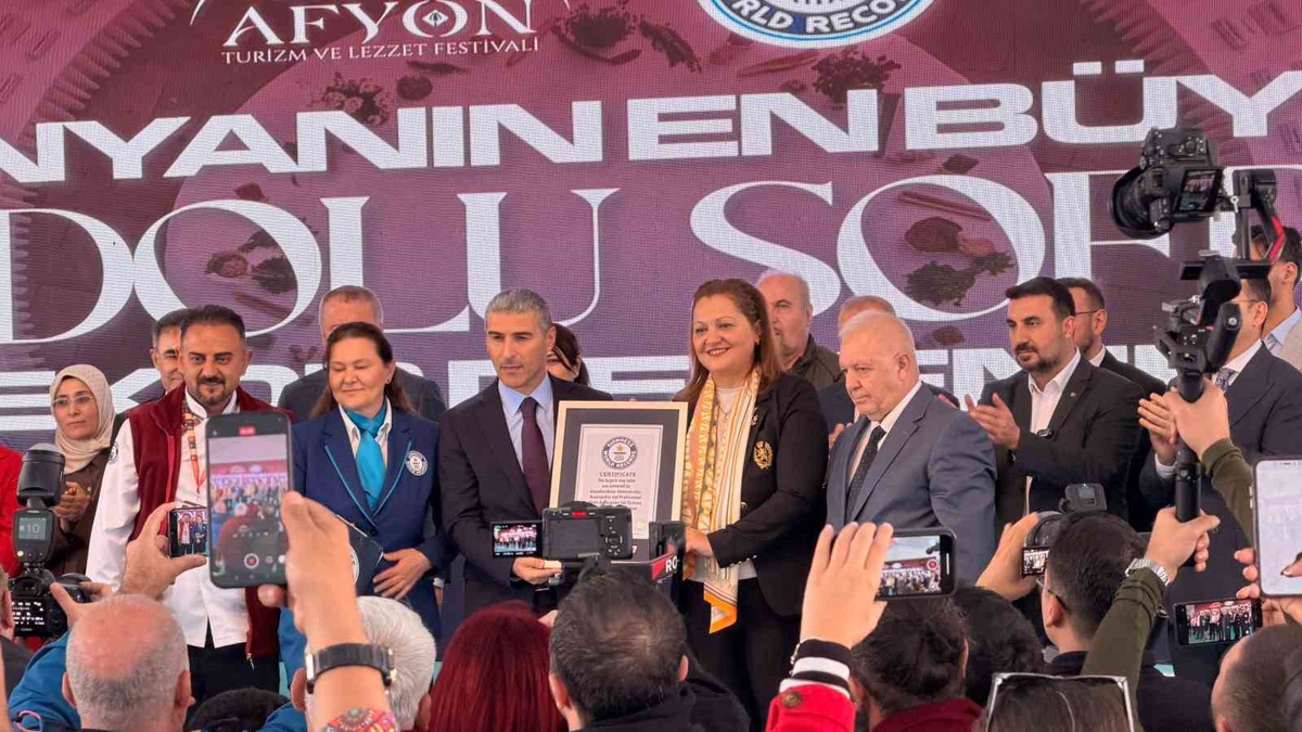 Afyonkarahisar\'ın 257 metrelik Anadolu Sofrası Guinness\'e girdi