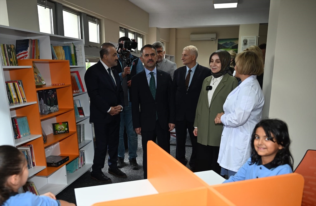 AK Partili Leyla Şahin Usta, İzmit\'te kütüphane açılışında iyilik nesli mesajı verdi