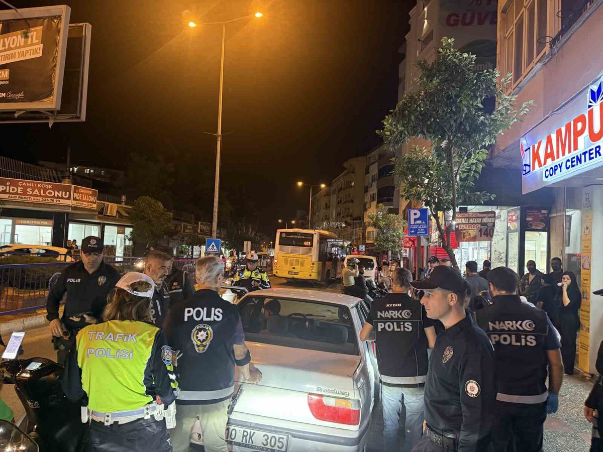 Aydın Efeler\'de huzur uygulamasını yeni İl Emniyet Müdürü Karaduman denetledi