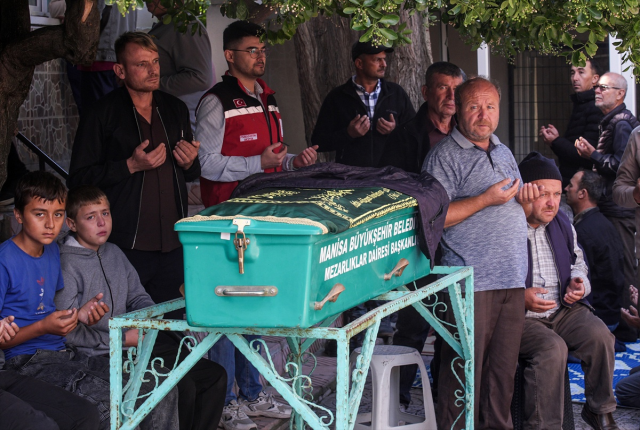Babaya en acı veda! Yaşar'ın gözyaşları yürek yaktı