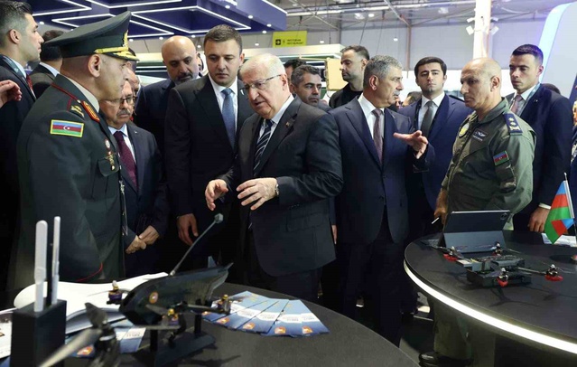 Milli Savunma Bakanı Güler, Şuşa'dan Bakü'ye gelerek ADEX'te teknolojileri inceledi