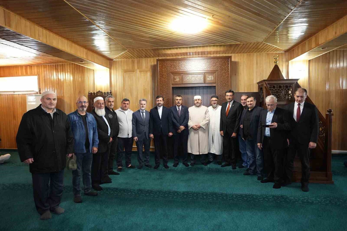 Milli Eğitim Bakanı Tekin, Tiflis\'te Gürcistan Müslümanları İdaresi\'ni ziyaret etti