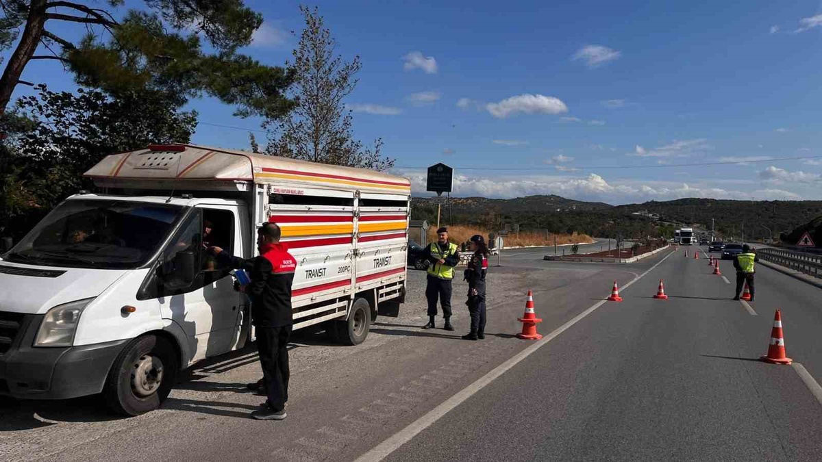 Balıkesir\'de canlı hayvan taşıyan araçlarda Tarım ve Orman denetimi yapıldı