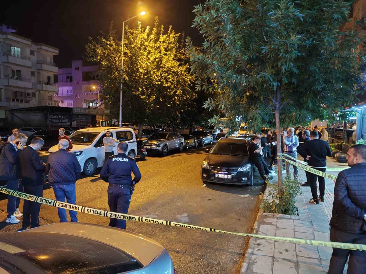 Batman\'da restorana ateş açan kar maskeli 2 şüpheli aranıyor, yaralanan olmadı