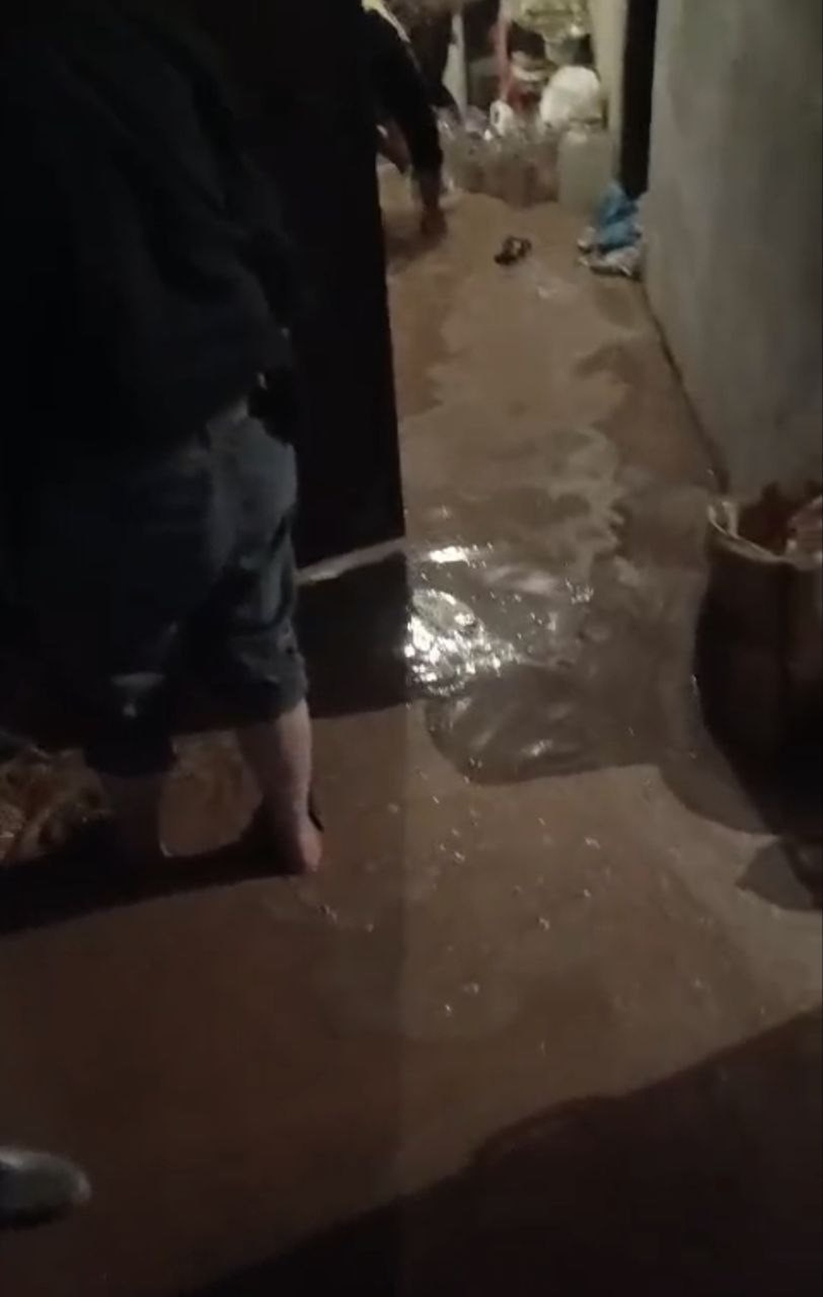 Batman Gercüş\'te sel, Poyraz köyünde bir evi kullanılamaz hale getirdi, can kaybı yok