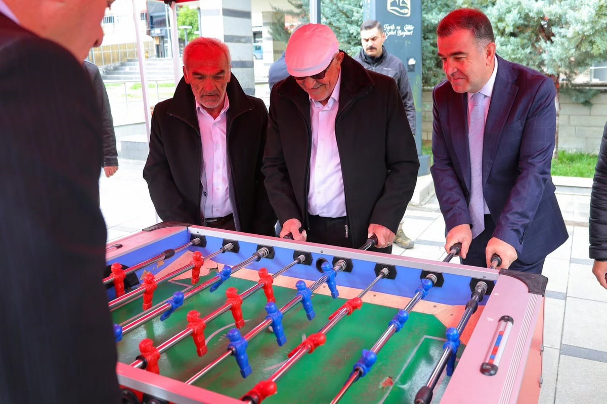 Bayburt\'ta Dünya Yaşlılar Günü yürüyüşü Saray Bahçesi\'nde spor etkinlikleriyle sürdü