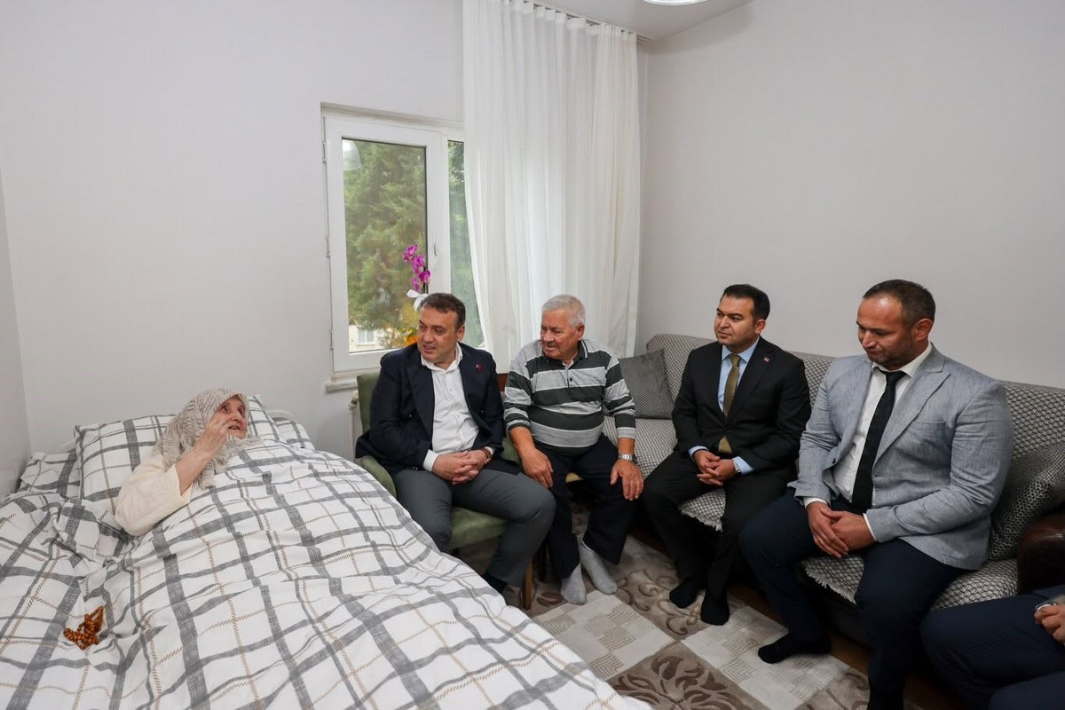 Bilecik Valisi Sözer, Göl çiftine konuk oldu, yaşlıların yanında olacaklarını söyledi