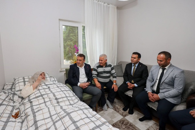 Bilecik Valisi Sözer, Göl çiftine konuk oldu, yaşlıların yanında olacaklarını söyledi
