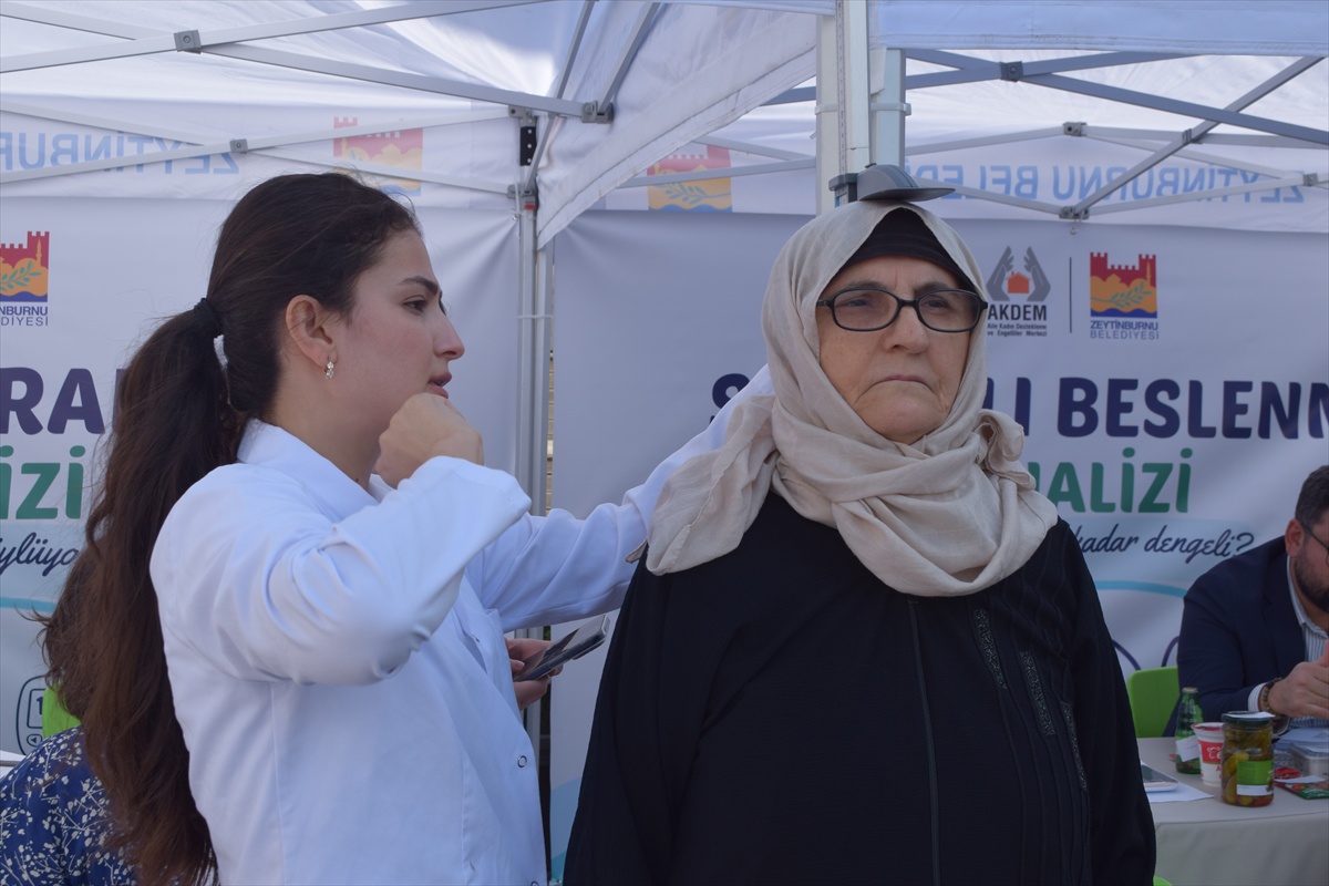 Biruni Üniversitesi, Zeytinburnu AKDEM\'de 60 yaş üstüne sağlık taraması yaptı