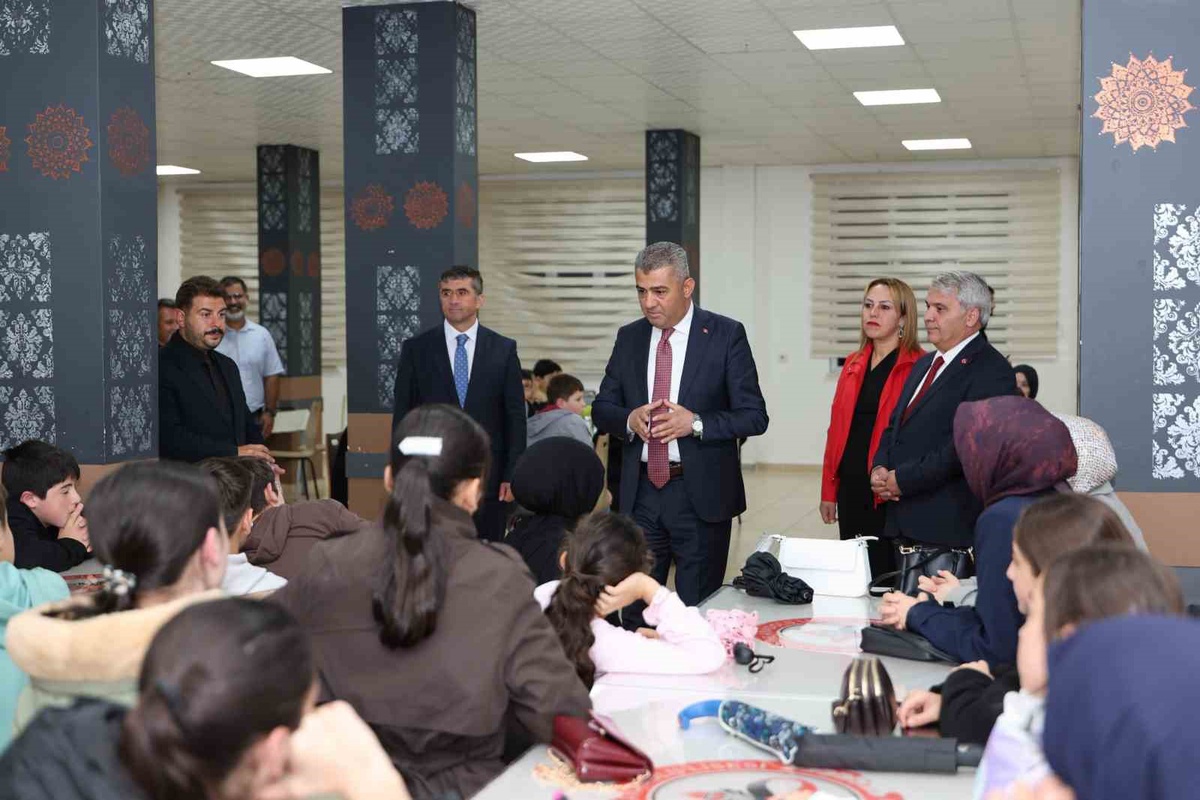 İl Milli Eğitim Müdürü Ekici, Erzurum\'da proje kapsamında öğrencilerle buluştu