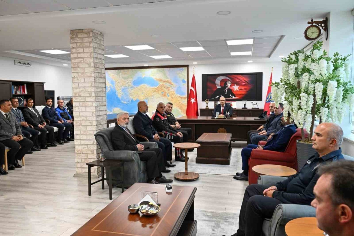 Bolu\'da başarılı emniyet personeline hediyelerini İl Müdürü İpar verdi