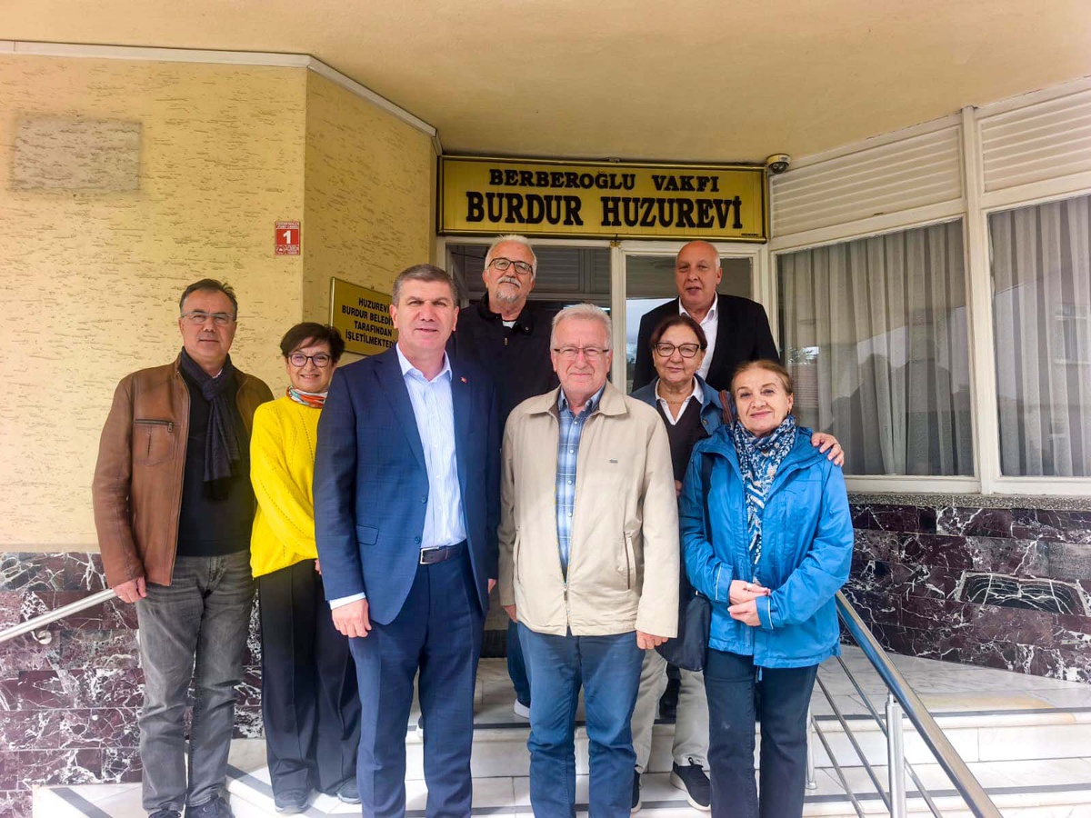 Burdur Belediye Başkanı Ercengiz, Yaşlılar Günü\'nde huzurevi sakinleriyle buluştu