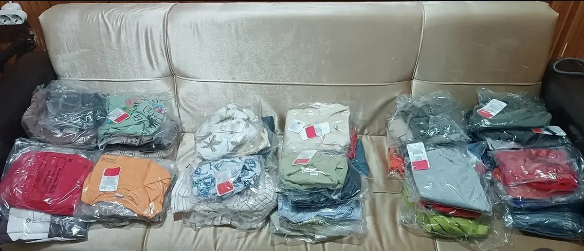 Diyanet Vakfı\'nın 60 parça kıyafet yardımı Burhaniye Pelitköy\'deki çocuklara ulaştı