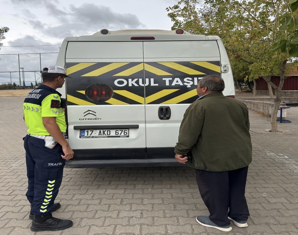 Çanakkale\'de 450 okul servis aracı ve sürücüsüne jandarma denetimi yapıldı
