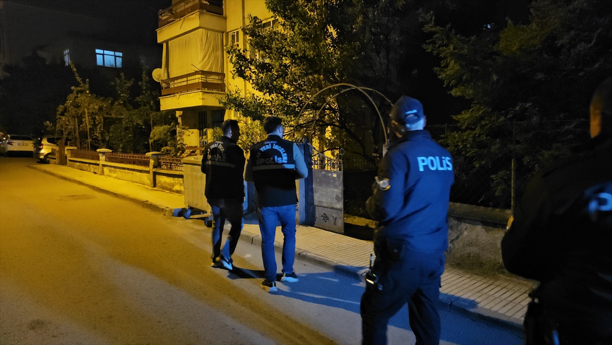 Çorum\'da sopayla darbedilen yeğen ağır yaralandı, kelepçesi olduğu belirtilen dayı kaçtı