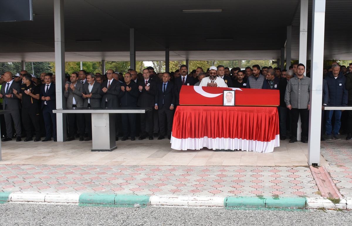 Sinop\'ta alabora olan tekneden düşen polis Orhan Gazi Yetiş Malatya\'da defnedildi