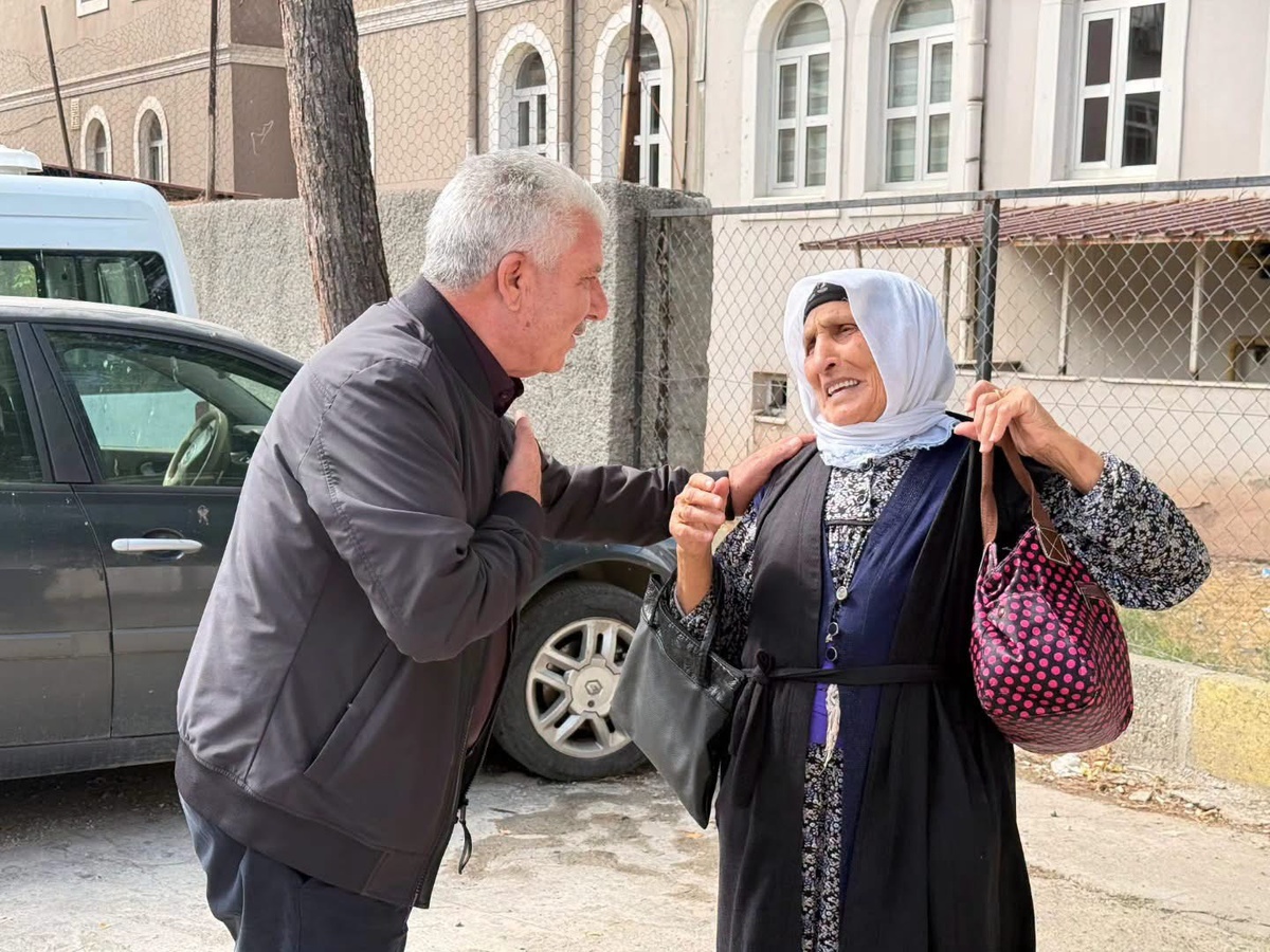 Diyarbakır Çermik\'te Belediye Başkanı Karamehmetoğlu, Yaşlılar Günü\'nü kutladı
