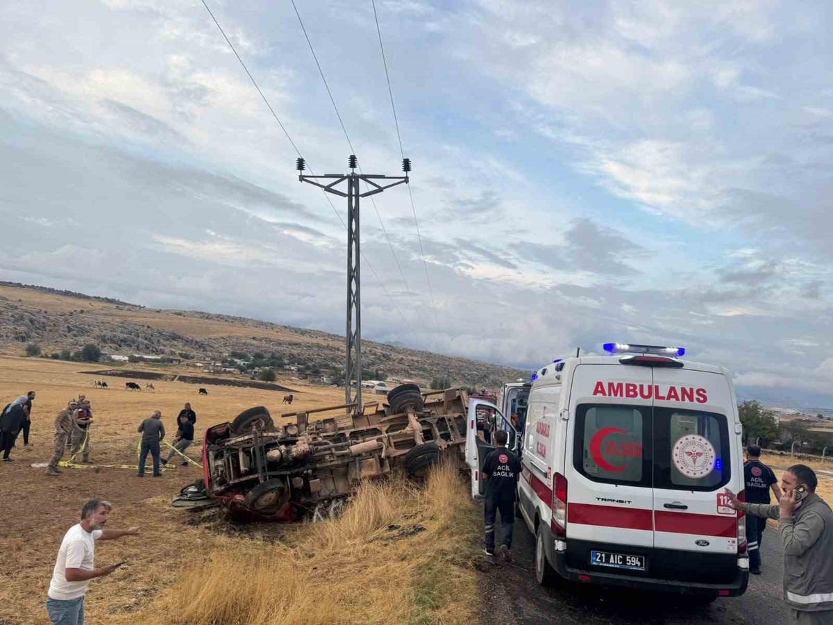 Diyarbakır Ergani\'de devrilen kamyonette yaralanan 5 kişi hastaneye sevk edildi