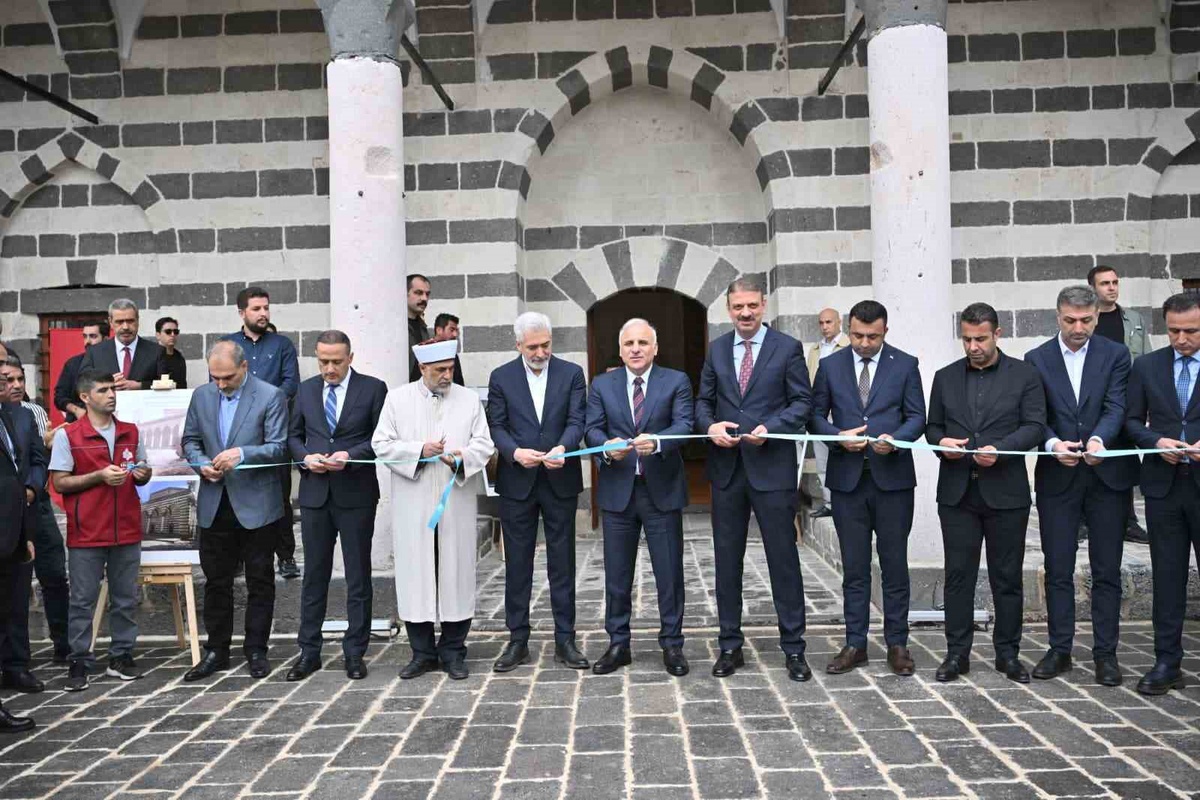 Vakıflar Genel Müdürlüğü, Diyarbakır ve Bingöl\'deki 6 eseri ibadete açtı