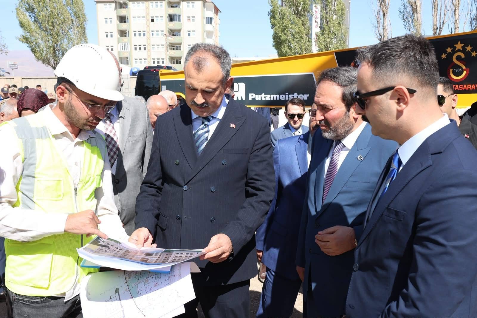 Doğubayazıt'ta Yeni Hükümet Konağı'nın temeli Vali Bozkurt'un katılımıyla atıldı