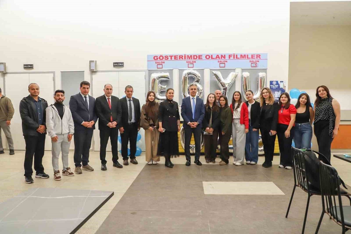 EBYÜ Rektörü Kuyrukluyıldız oryantasyonda öğrenci kulüp stantlarını ziyaret etti