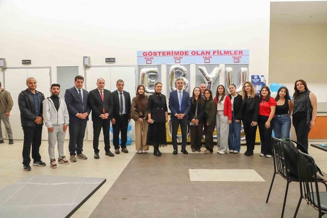 EBYÜ Rektörü Kuyrukluyıldız oryantasyonda öğrenci kulüp stantlarını ziyaret etti