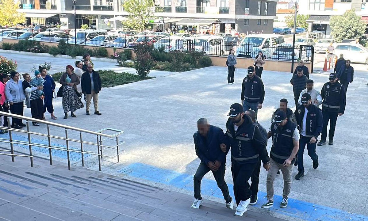 Edirne\'de tefecilerin evlere el koyması iddiasıyla 4 şüpheli adliyeye sevk edildi