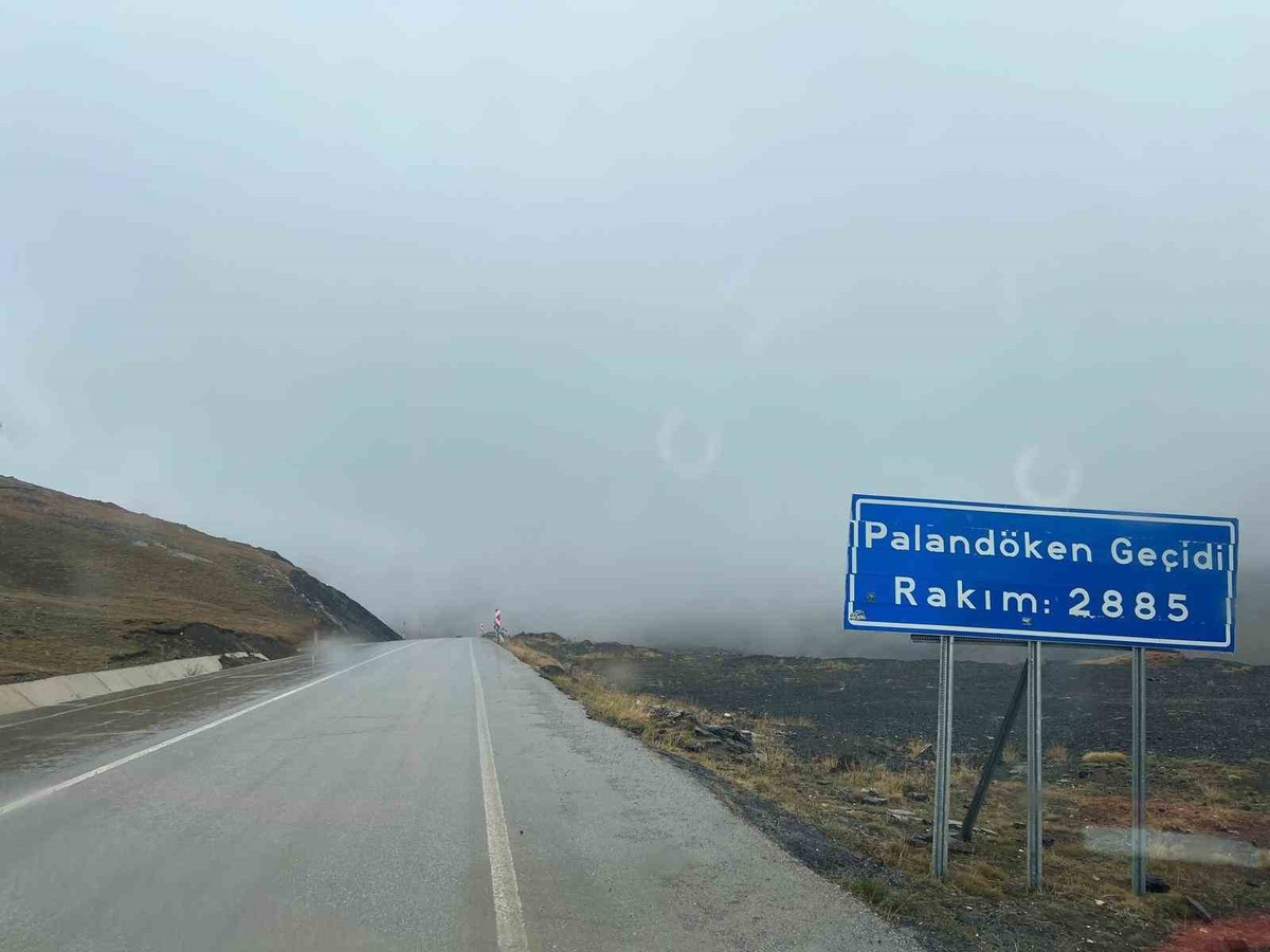 Erzurum\'da yoğun sis ve kar, Palandöken-Tekman yolunda görüşü 8-10 metreye düşürdü