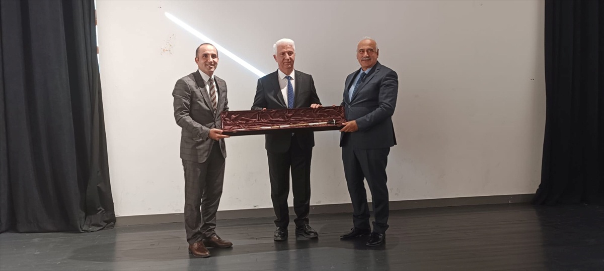 Eski AYM Başkanvekili Gökcan, Çorum İskilip\'te gençlere kariyer tavsiyesi verdi