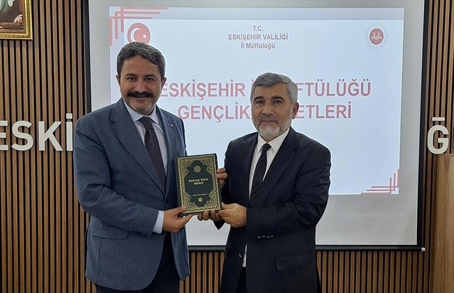 Eskişehir'de gençlik istişare toplantısına İl Müdürü Kalın, Müftü Gül başkanlık etti