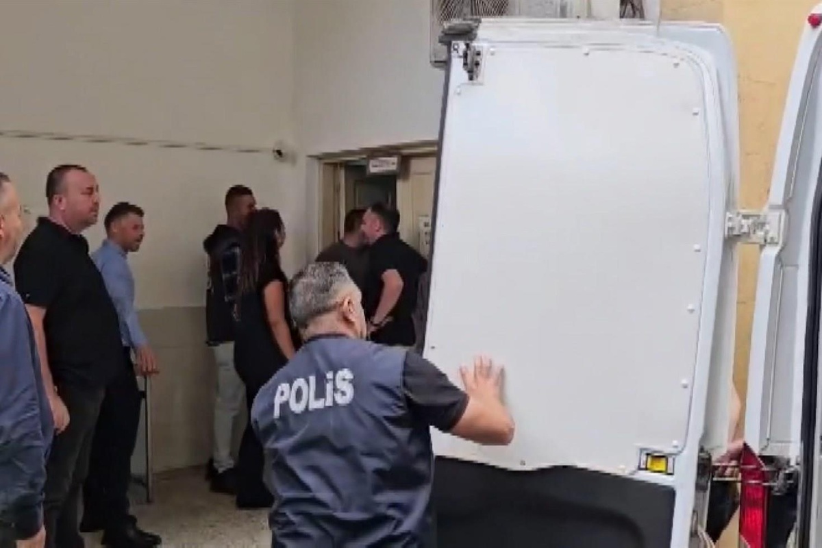 Girne\'deki gemi faciasında aileler Filo Denizcilik önünde: Zanlılar 7 gün daha tutuklu kalacak