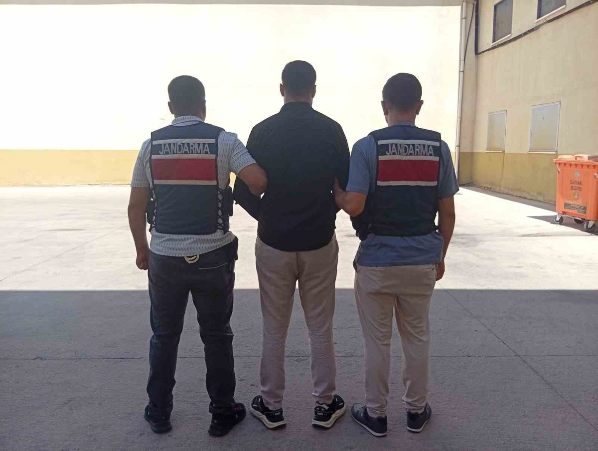 14 yıl 2 ay 15 gün hapis cezasıyla aranan şahıs Gaziantep Oğuzeli\'nde yakalandı