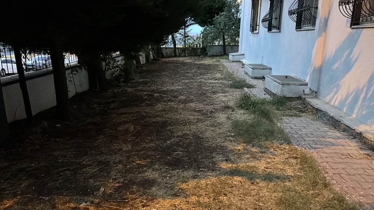 Gaziantep Şahinbey\'de evinin penceresinden düşen kadın öldü, eşi ve oğlu yaralı