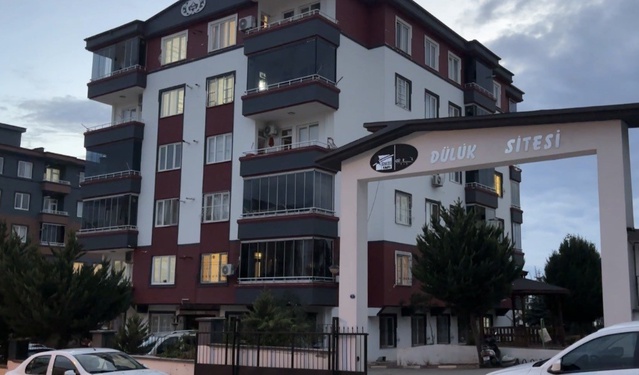 Gaziantep'te aynı pencereden atlayan kadın öldü, baba ve 5 yaşındaki çocuk yaralandı