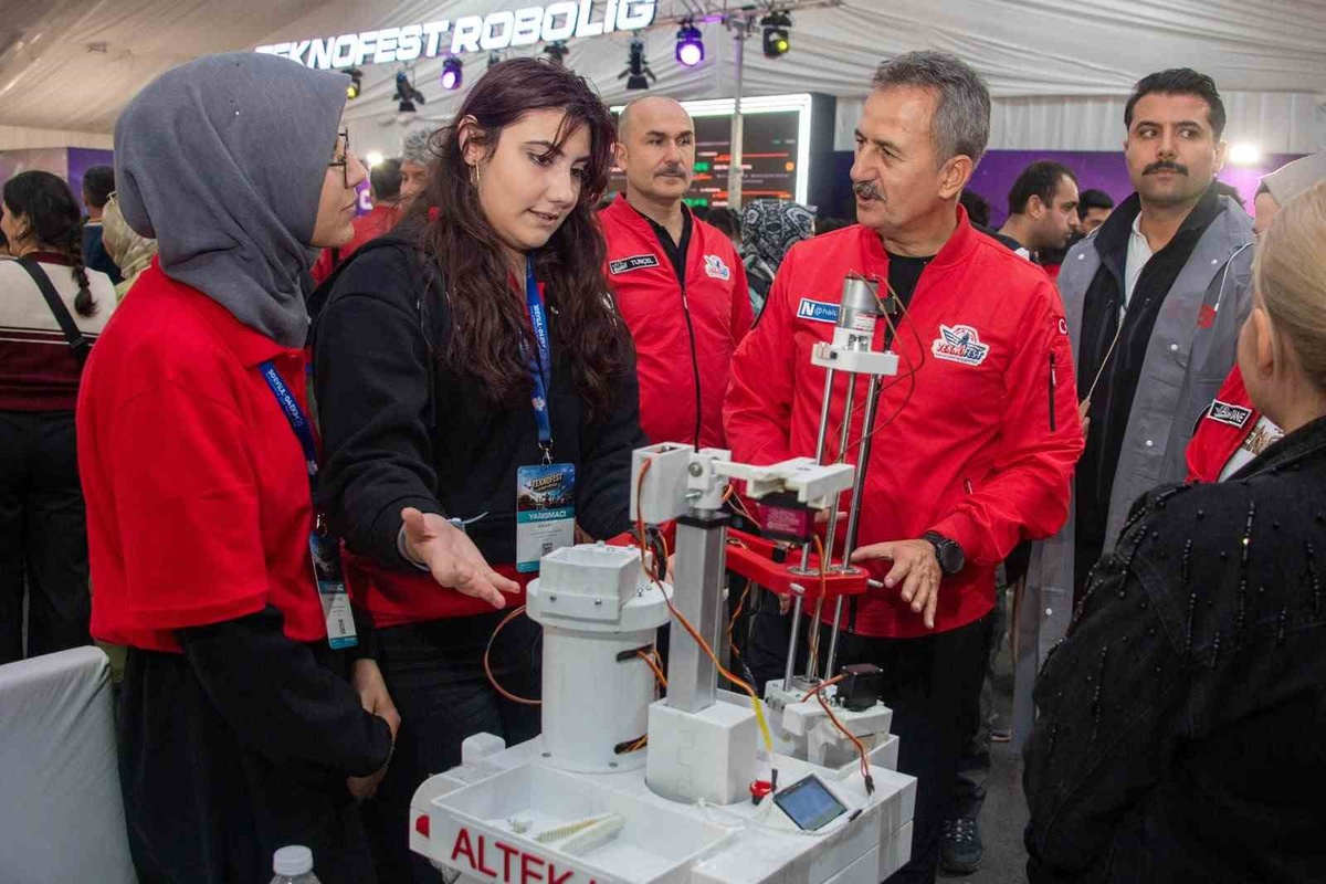 Görgün, genç mühendis adaylarının teknoloji yolculuğunu bugünden yazdığını söyledi