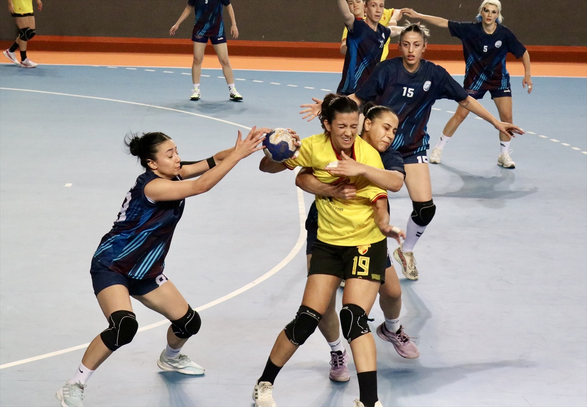 Hentbol Kadınlar Süper Lig\'de Göztepe, Ortahisar Belediyespor\'u 42-24 mağlup etti