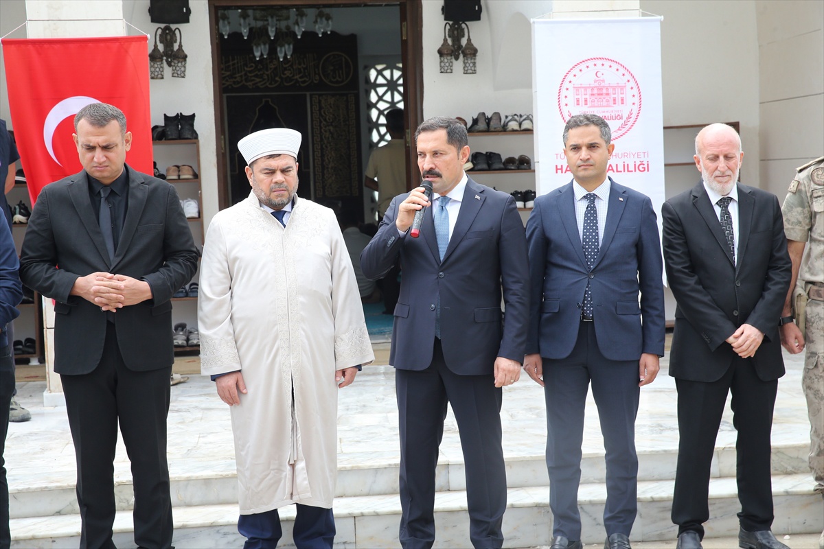 Deprem sonrası Hatay Defne\'de 136\'ncı cami dualarla ibadete açıldı