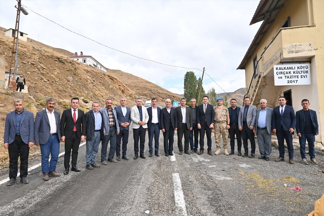Hizan Kaymakamı Öztürk, üç köyde incelemelerde bulundu, vatandaşları dinledi