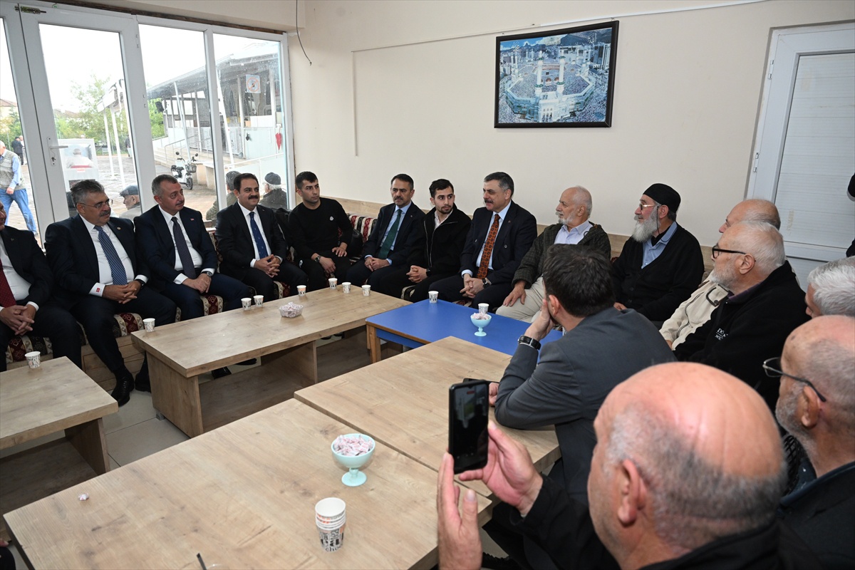 İçişleri Bakanı Çiftçi, Başiskele\'de vatandaşlarla sohbet edip taleplerini dinledi