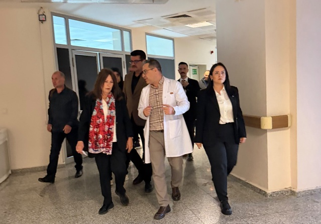 İYİ Partili Sunat, Soma'da göçükte yaralanan maden işçilerini hastanede ziyaret etti