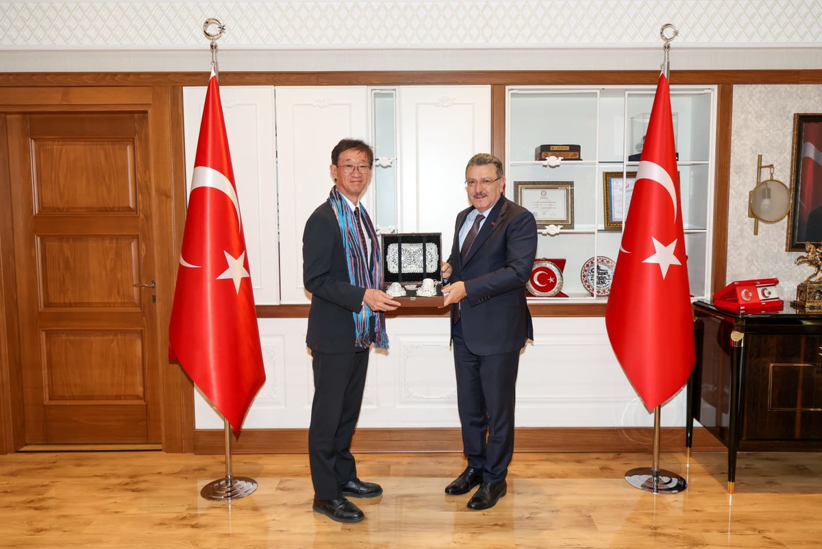 Japonya Büyükelçisi Masami, Trabzon Büyükşehir Belediye Başkanı Genç\'i ziyaret etti